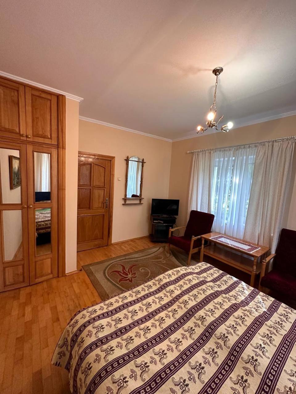Bed and Breakfast Роксолана Truskavec' Esterno foto